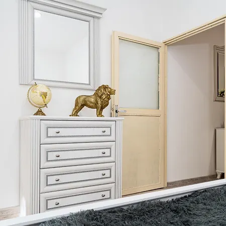 Grand Lion